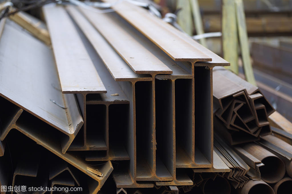 金属的殿堂 金属制品仓库中的多样形态与价值